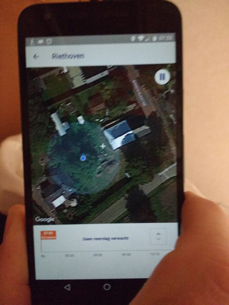 googlemaps foto van ons terrein met wit bouwzeil over het dak